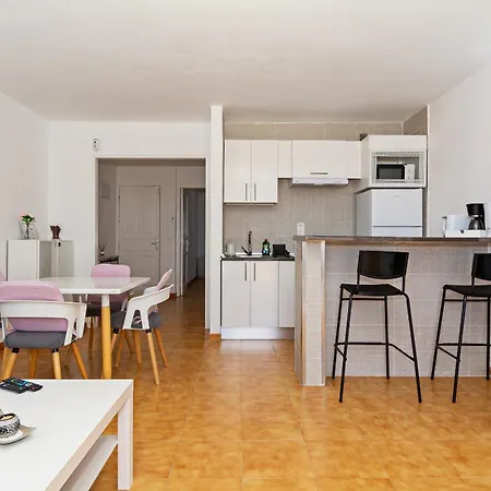 Casa Ayram With Private Terrace & Pool Next To 아파트